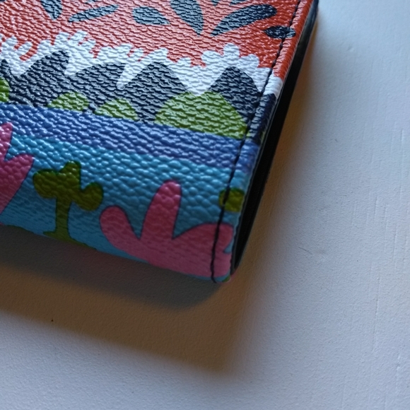 Zip-Around Rio Wristlet | Vera Bradley - Picture 13 of 16